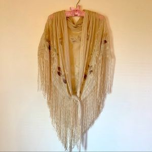 🌸 Delicate Floral Vintage Shawl 🌸